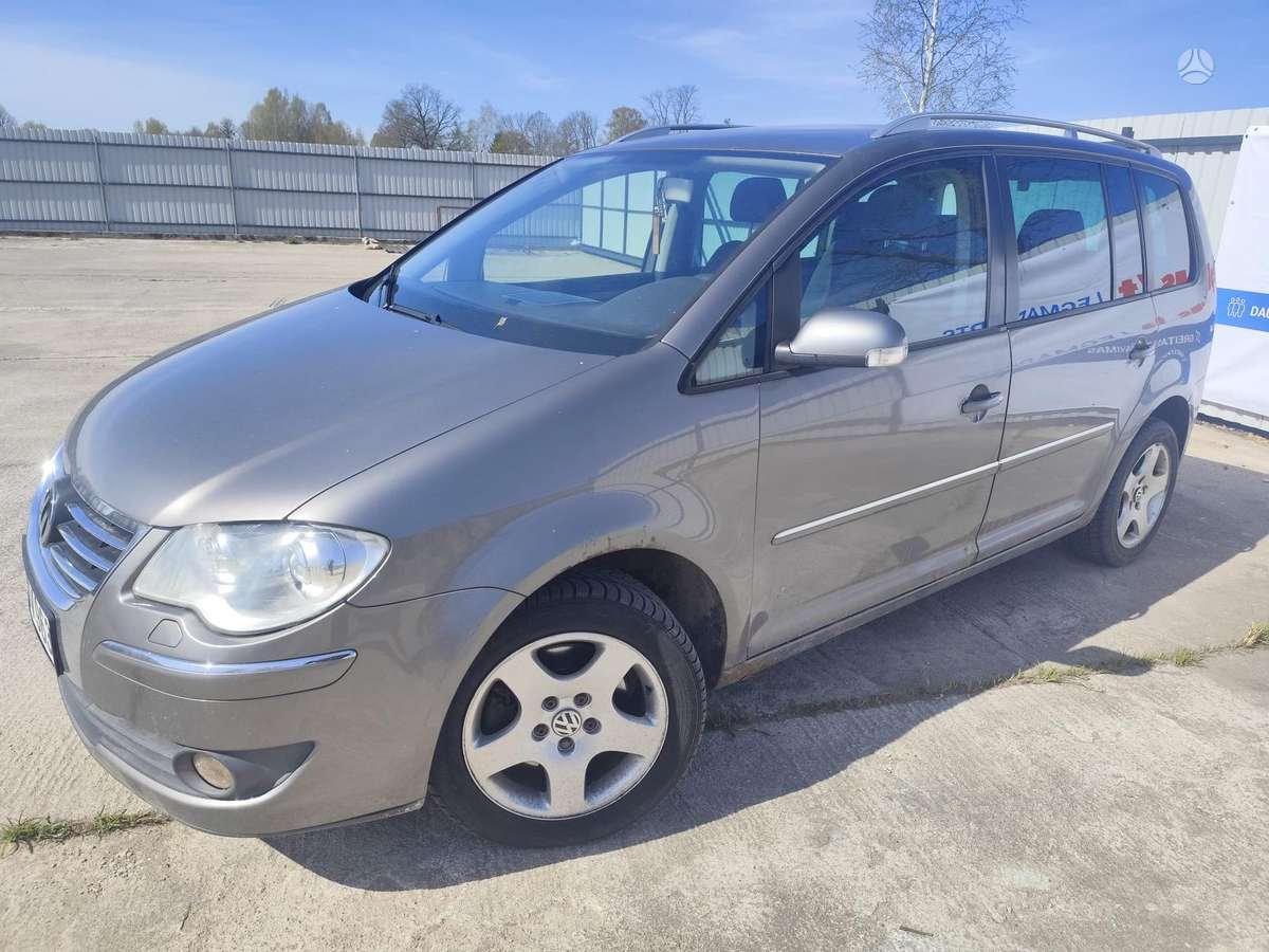 Volkswagen Touran - 8