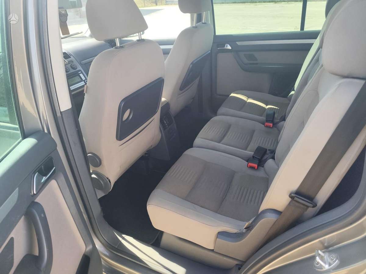 Volkswagen Touran - 9