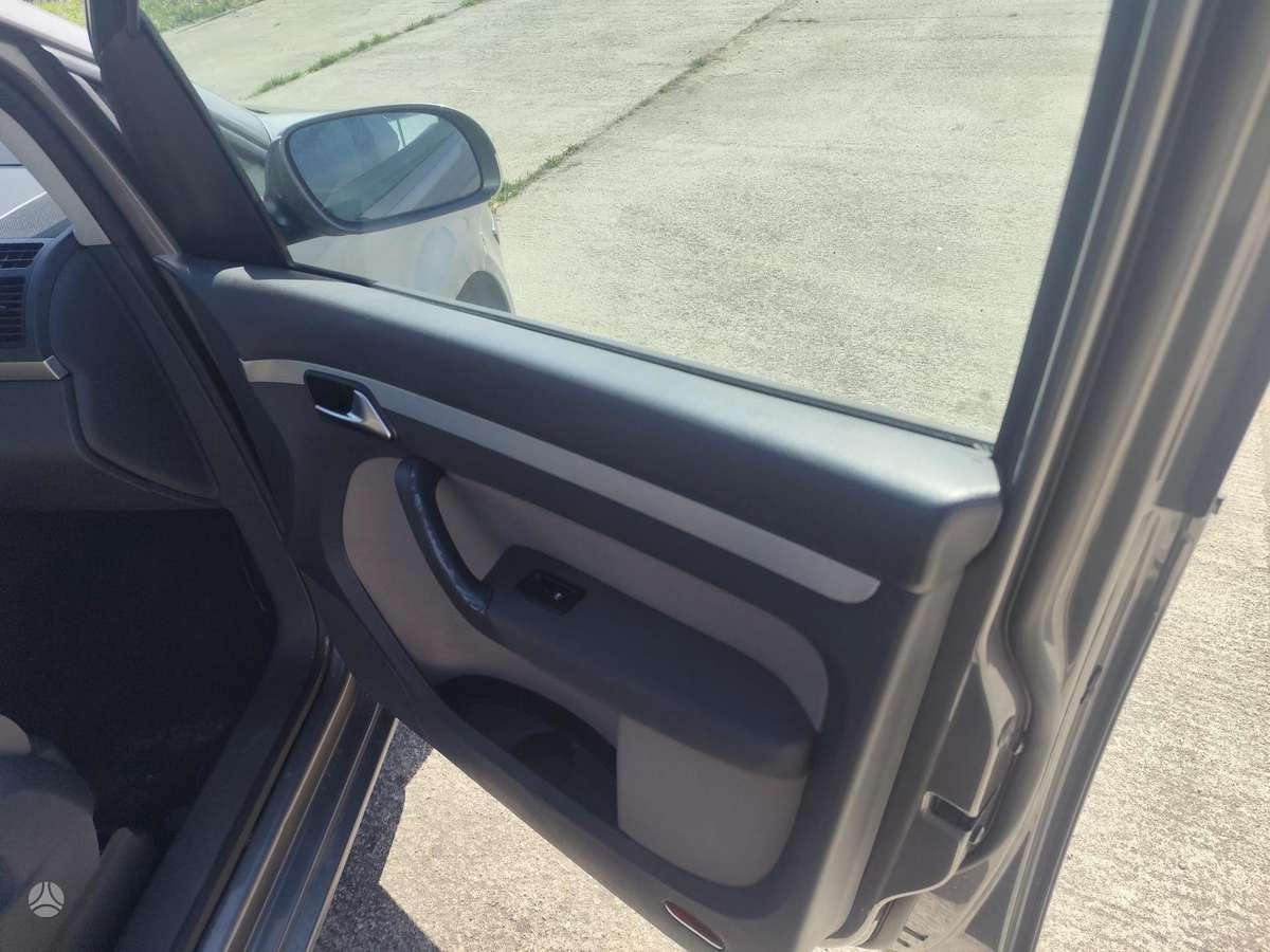 Volkswagen Touran - 10