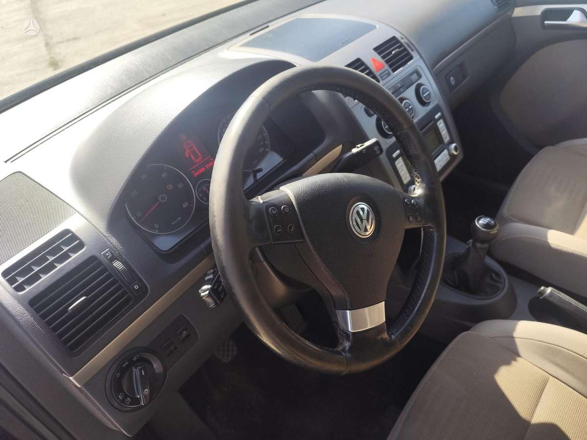 Volkswagen Touran - 12