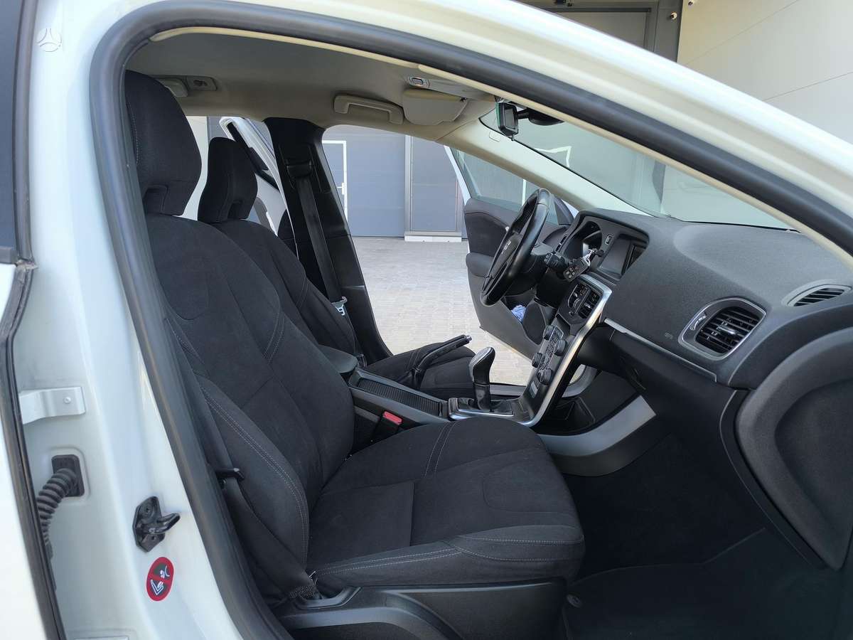 Volvo V40, 1.6 l., Хэтчбек