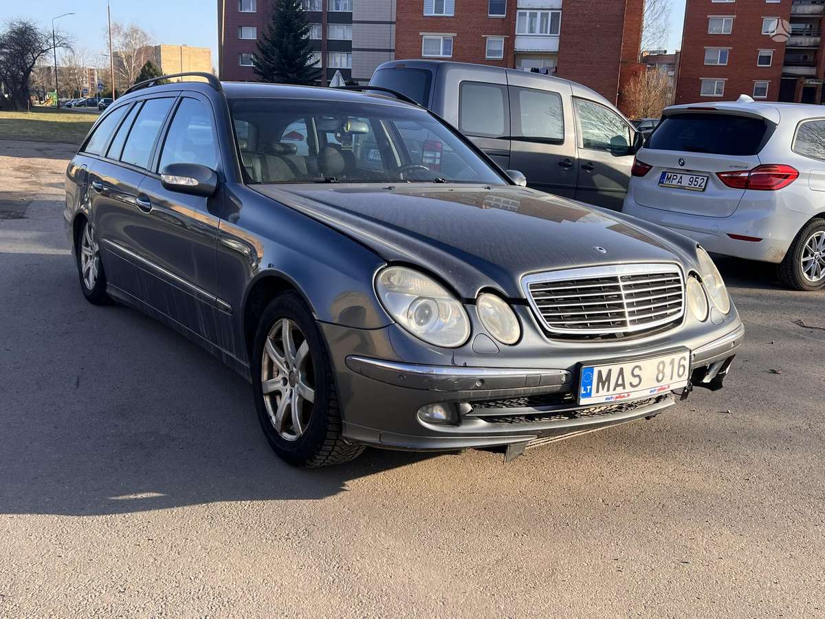 Mercedes-Benz E320, 2004