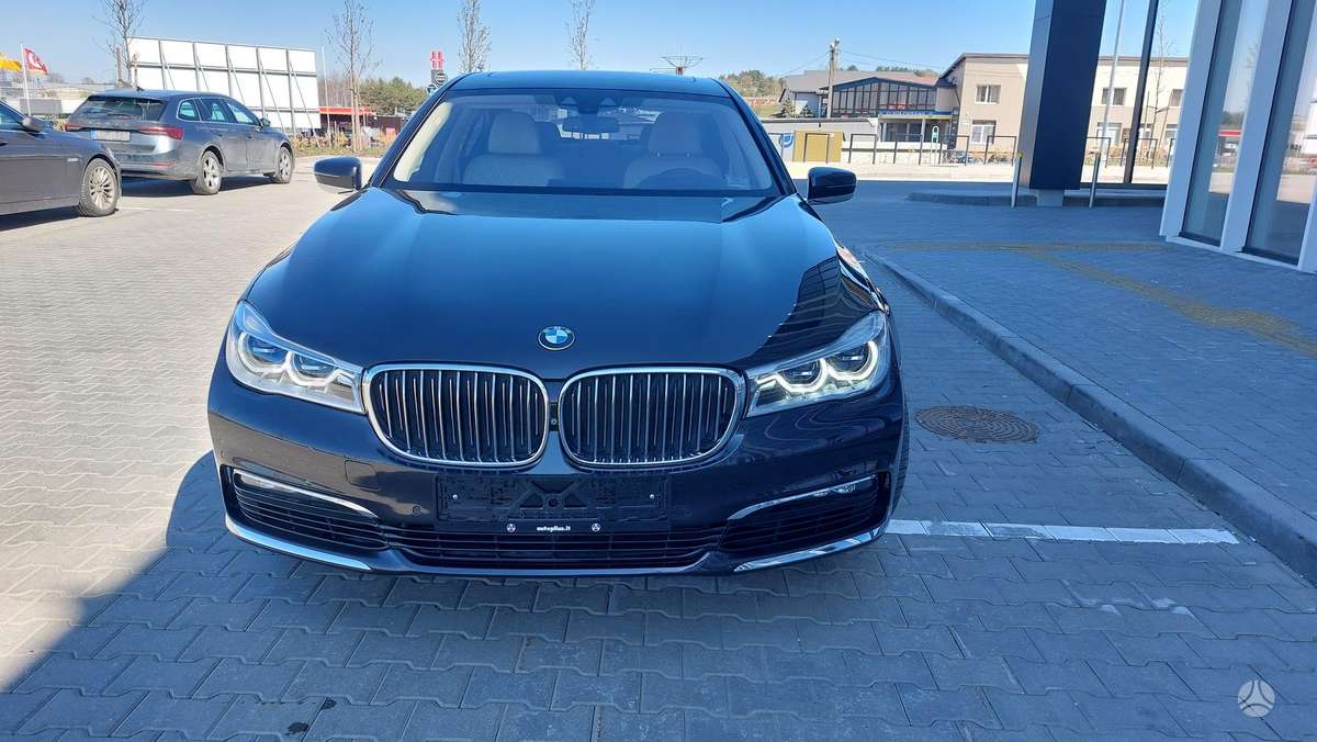 BMW 750, 4.4 l., Седан