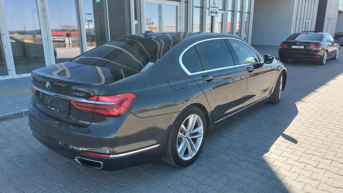 BMW 750, 4.4 l., Седан