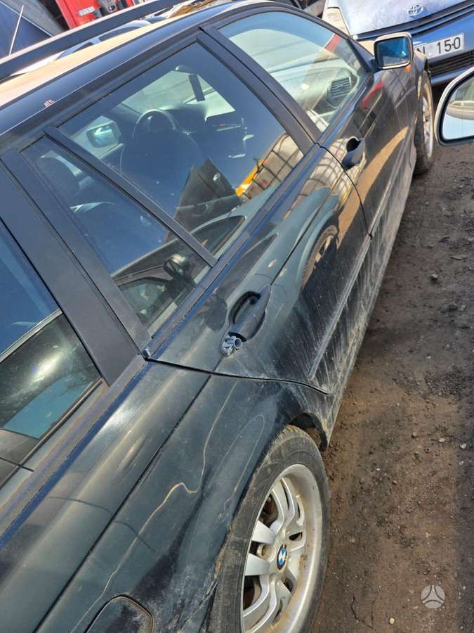 BMW 320 dalimis