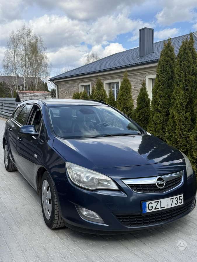 Opel Astra, 2011