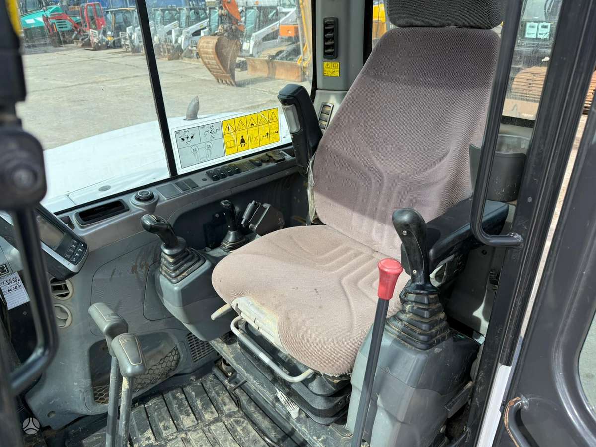 Bobcat E85, excavator