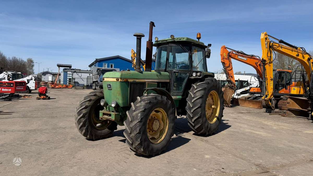 John Deere 4240S, traktori