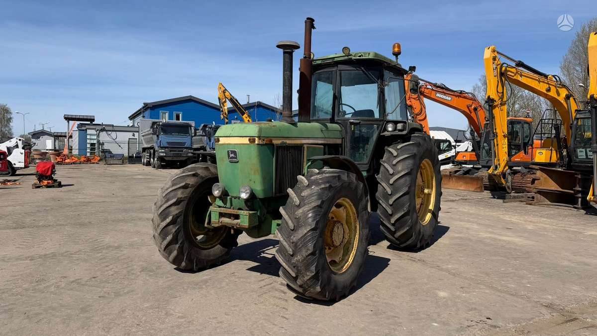 John Deere 4240S, traktori