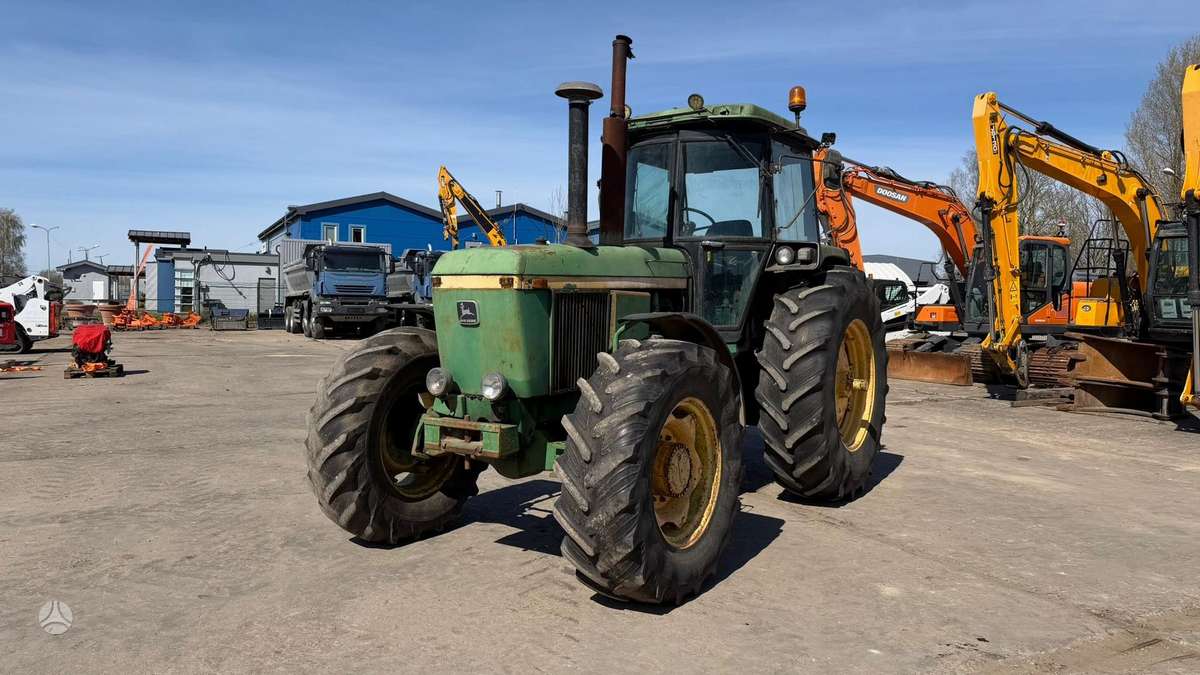 John Deere 4240S, traktoriai
