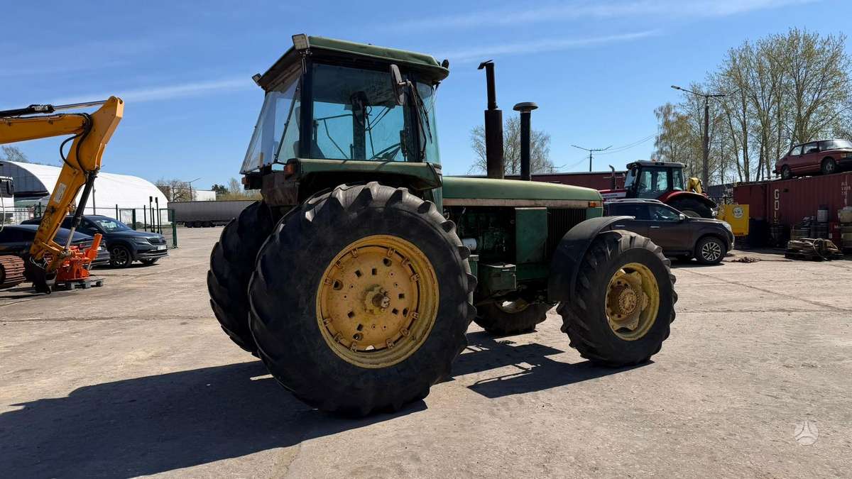 John Deere 4240S, traktori