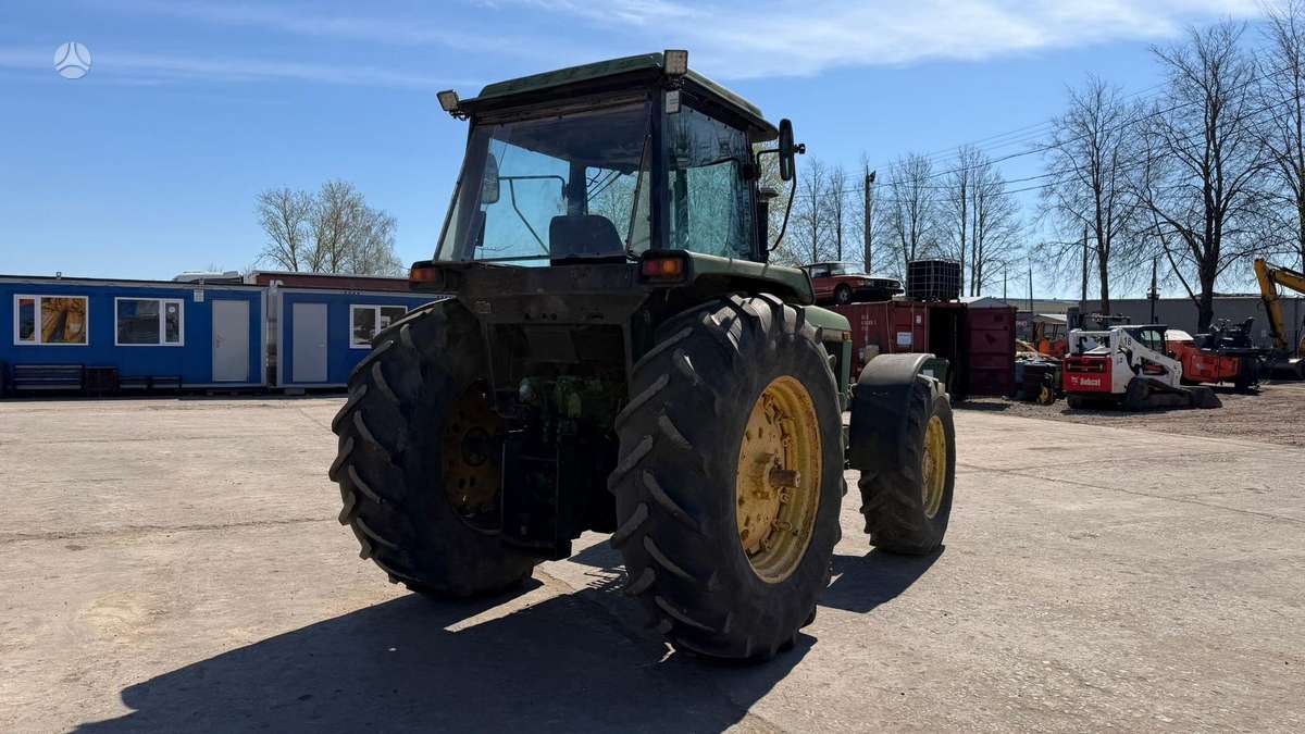 John Deere 4240S, traktori