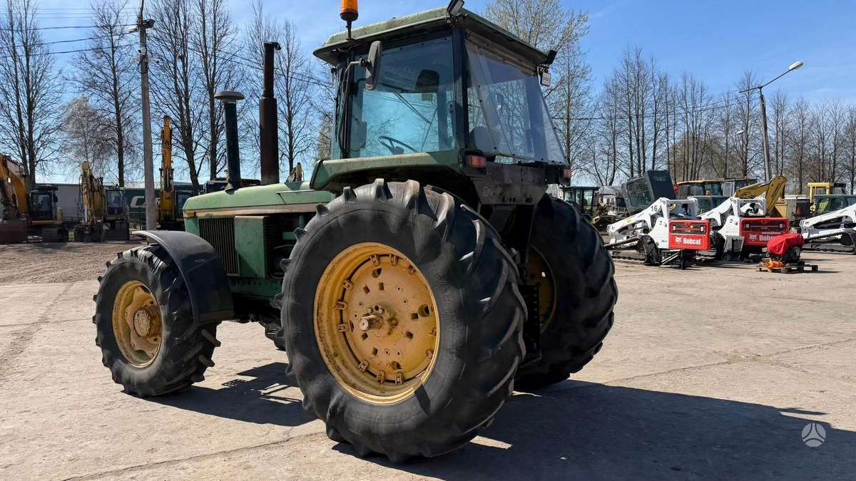 John Deere 4240S, traktori