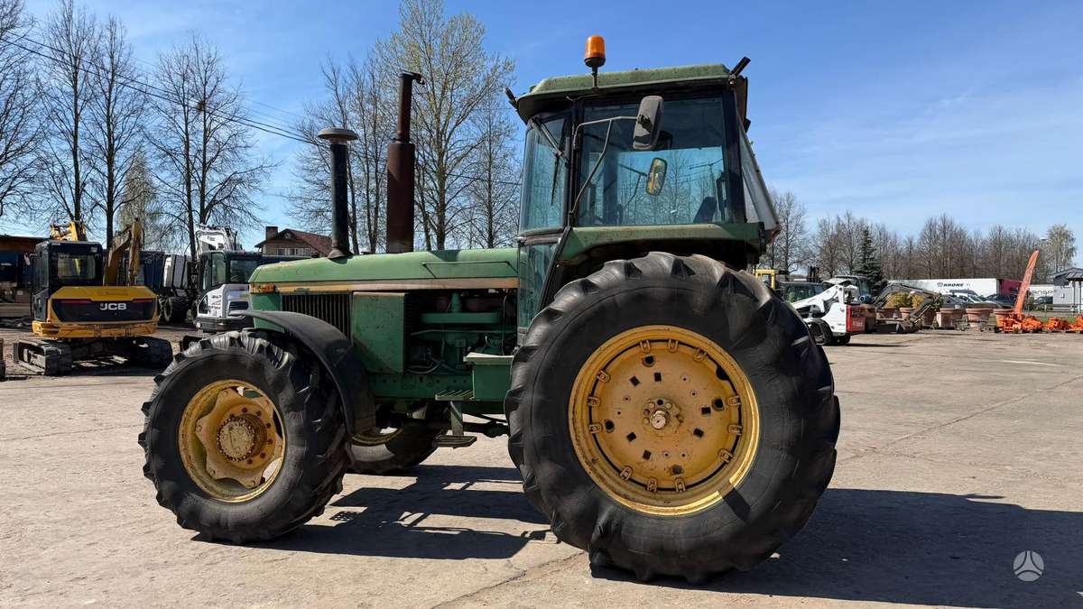 John Deere 4240S, traktori