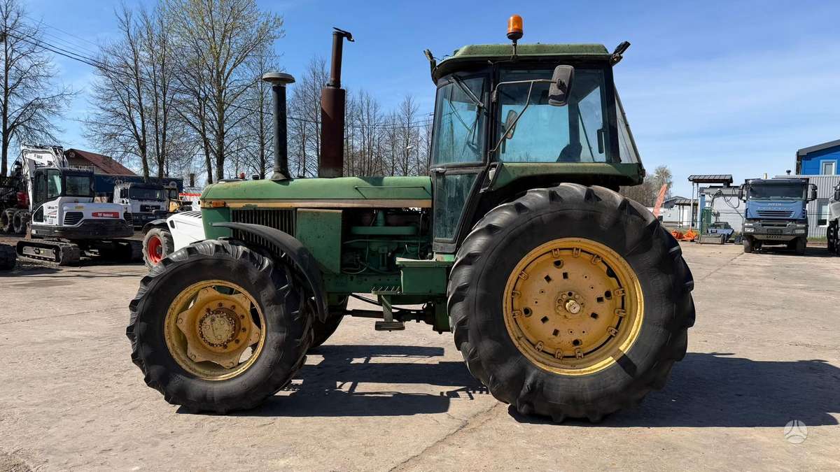John Deere 4240S, traktori