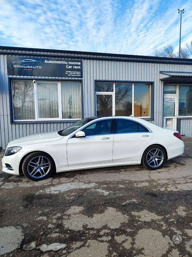 Mercedes-Benz E220, Седан