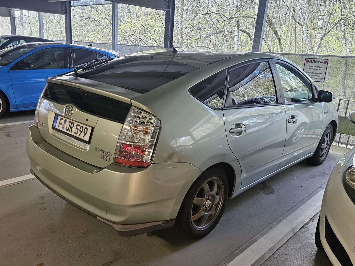Toyota Prius - 4