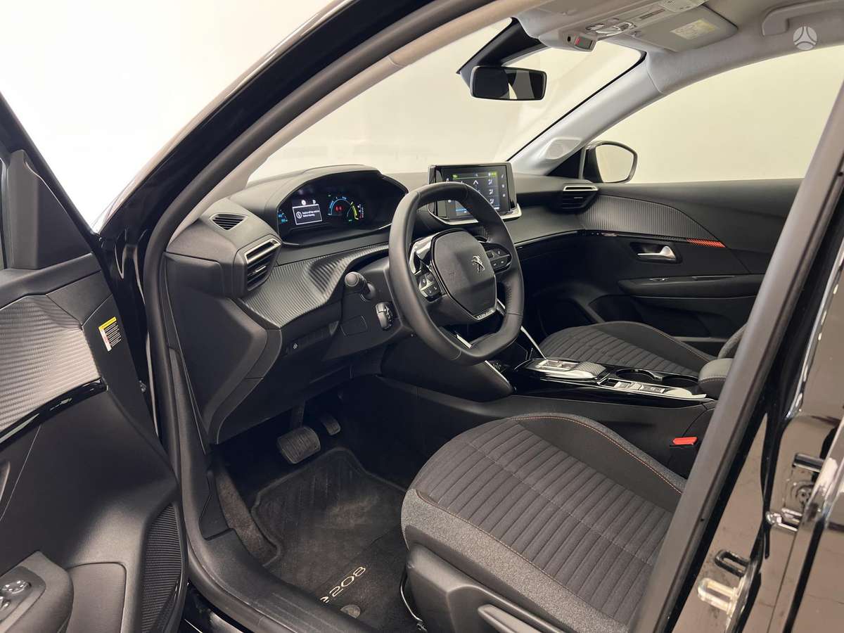 Peugeot 208, hatchback