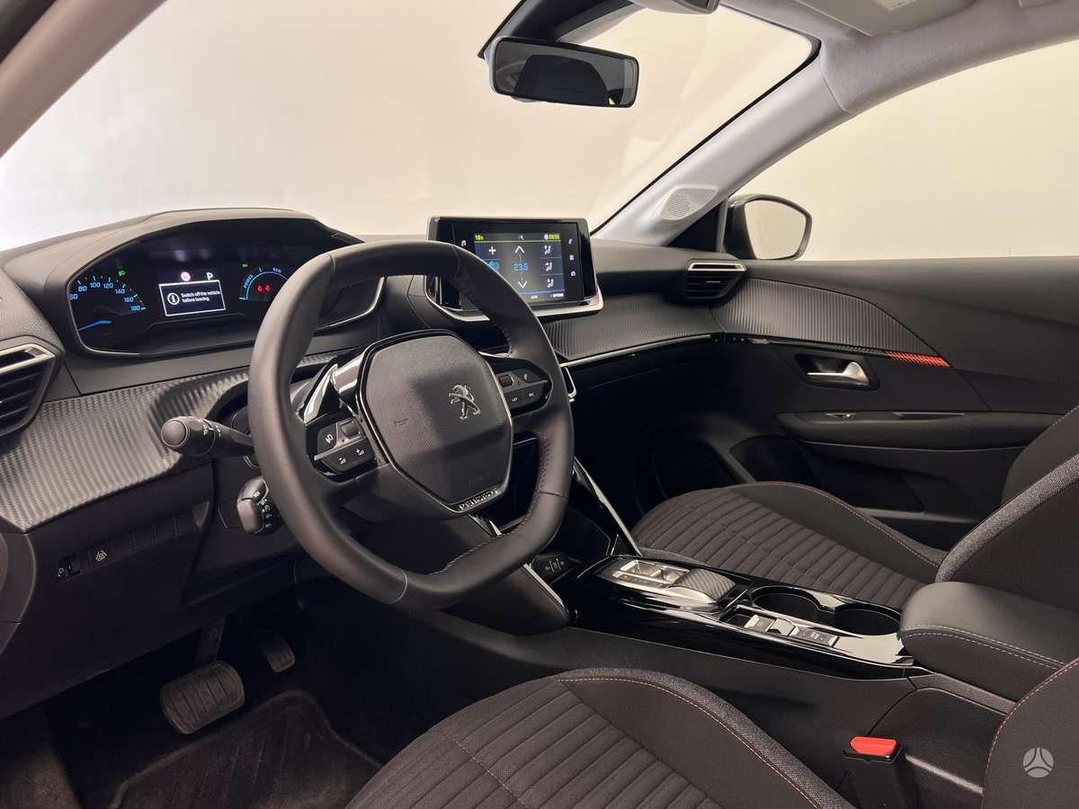 Peugeot 208, hatchback