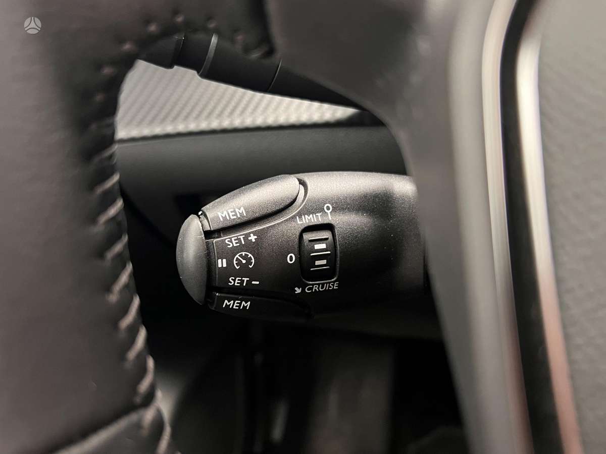 Peugeot 208, hatchback