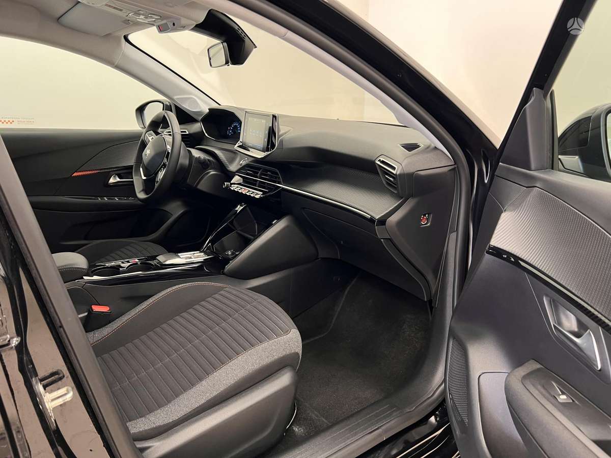 Peugeot 208, hatchback