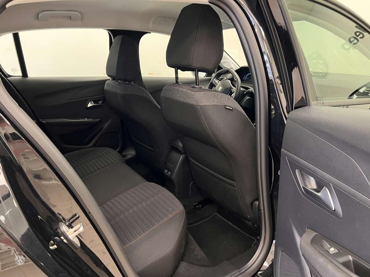 Peugeot 208, hatchback