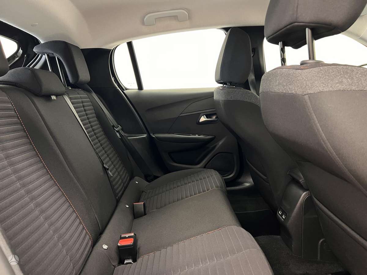 Peugeot 208, hatchback
