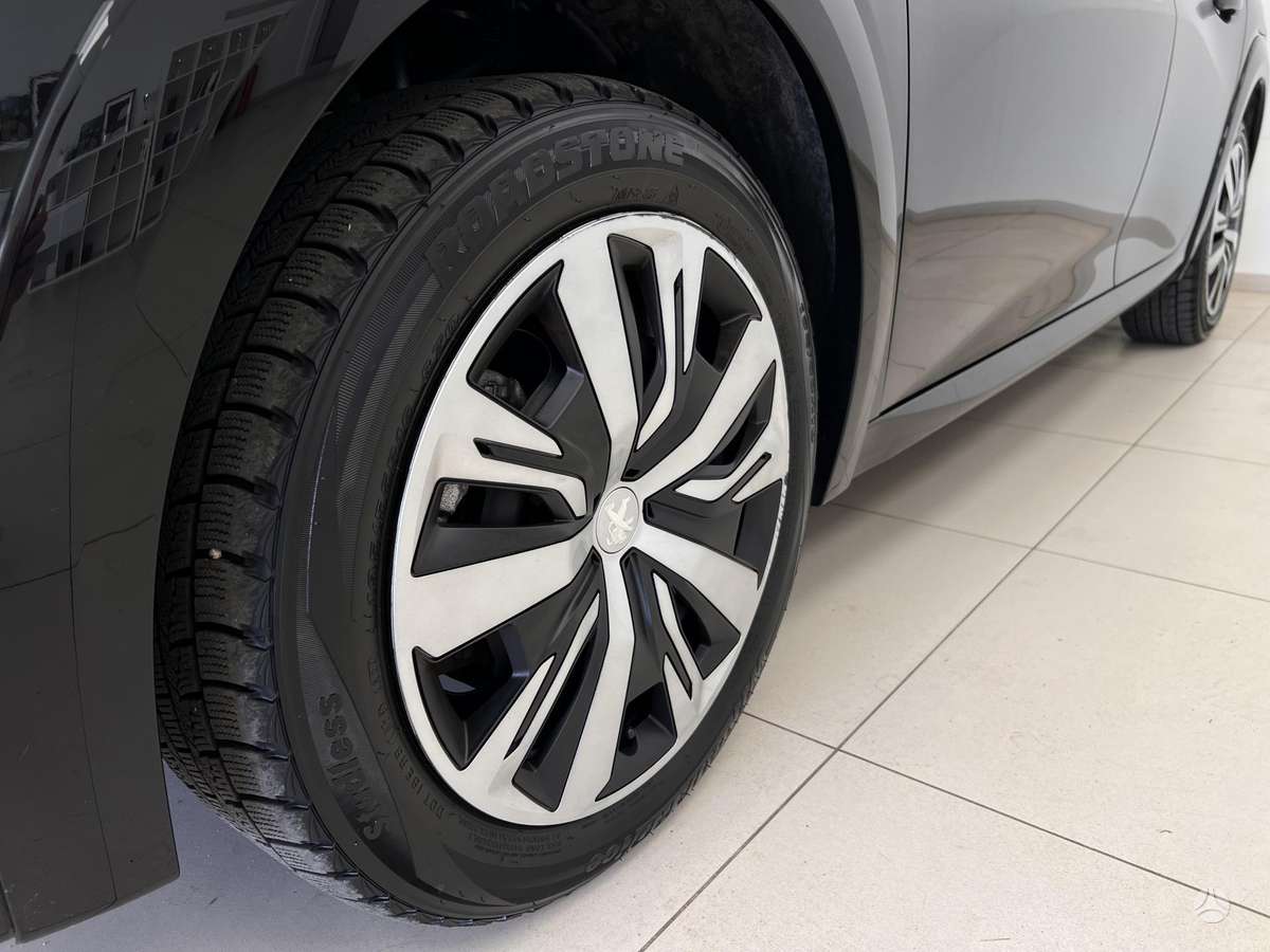 Peugeot 208, hatchback
