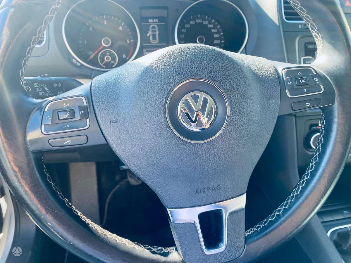 Volkswagen Golf - 8