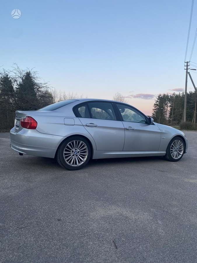 BMW 318, 2.0 l., Седан
