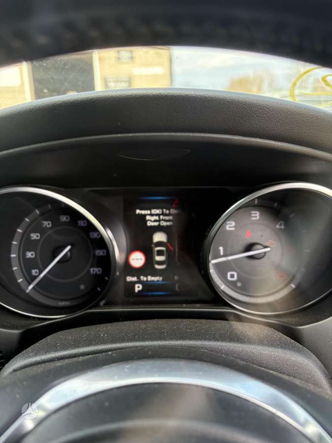 Jaguar XE dalimis. Metalynas rrr