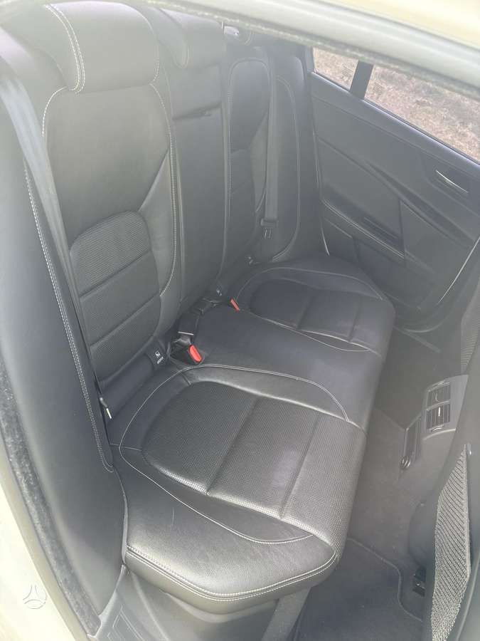 Jaguar XE dalimis. Metalynas rrr