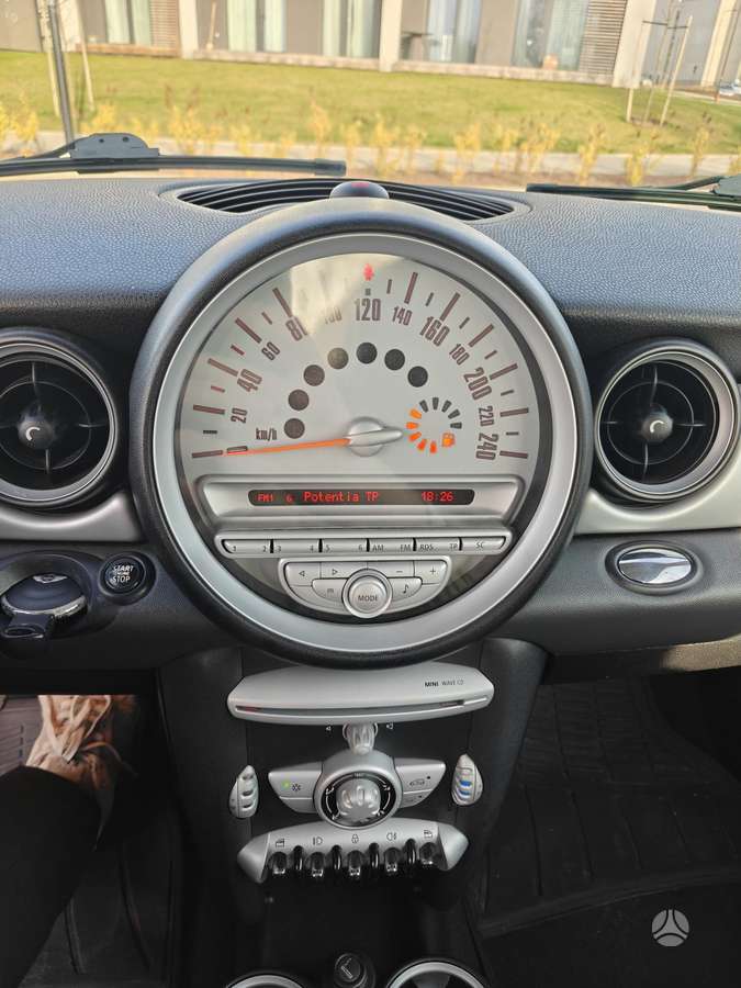 Mini Cooper, 1.6 l., hatchback