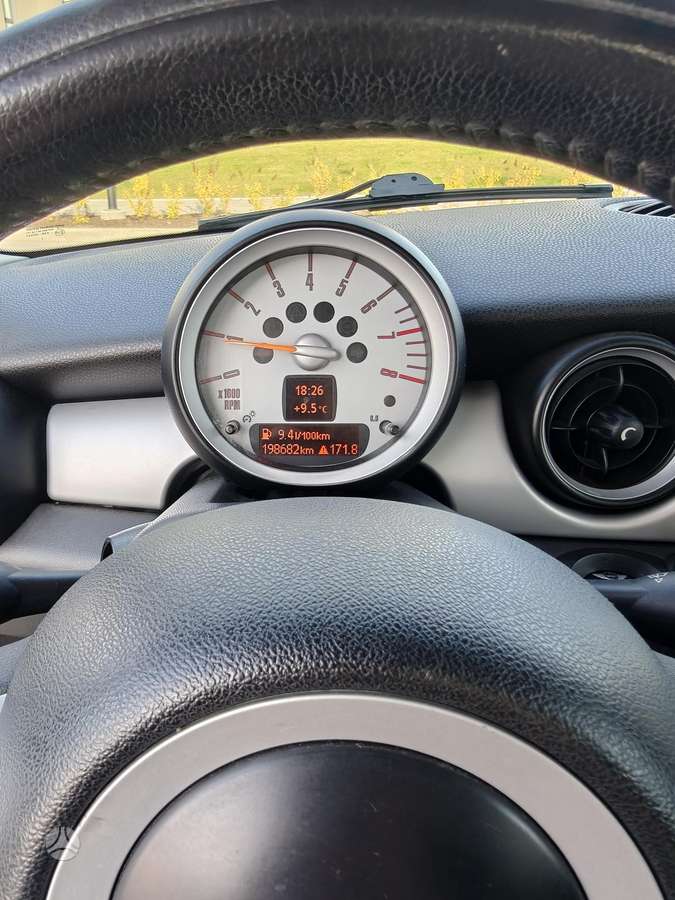 Mini Cooper, 1.6 l., hatchback