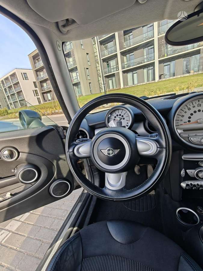 Mini Cooper, 1.6 l., hatchback
