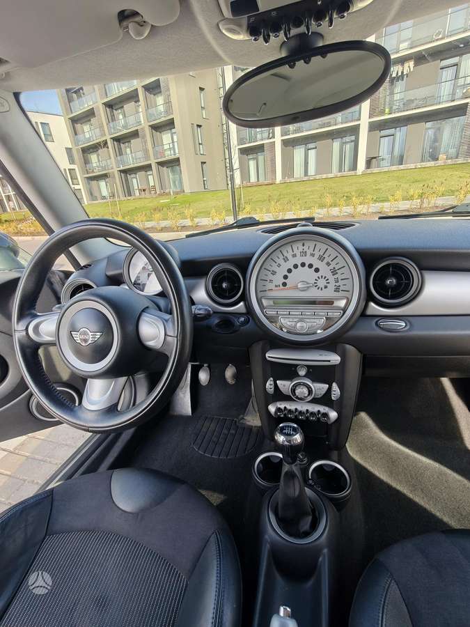 Mini Cooper, 1.6 l., hatchback