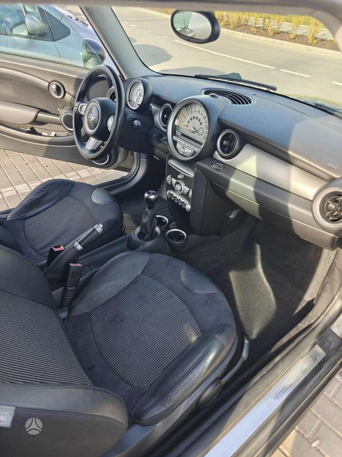 Mini Cooper, 1.6 l., hatchback