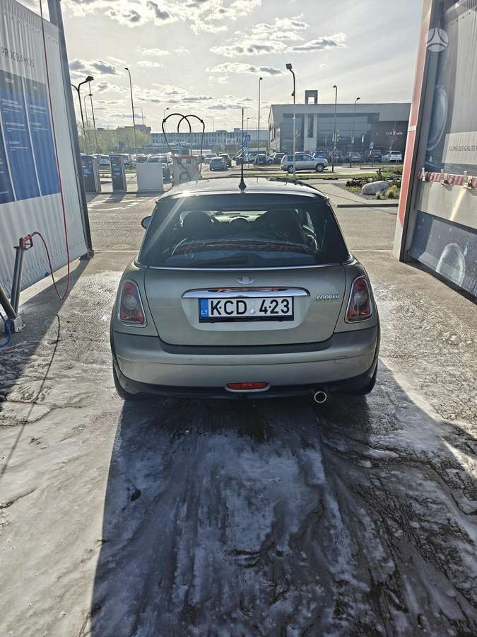 Mini Cooper, 1.6 l., hatchback