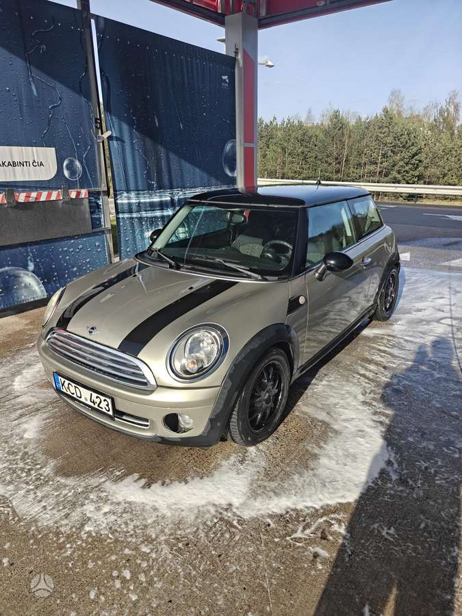 Mini Cooper, 1.6 l., hatchback