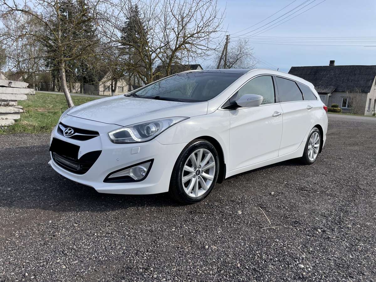 Hyundai i40, 2011