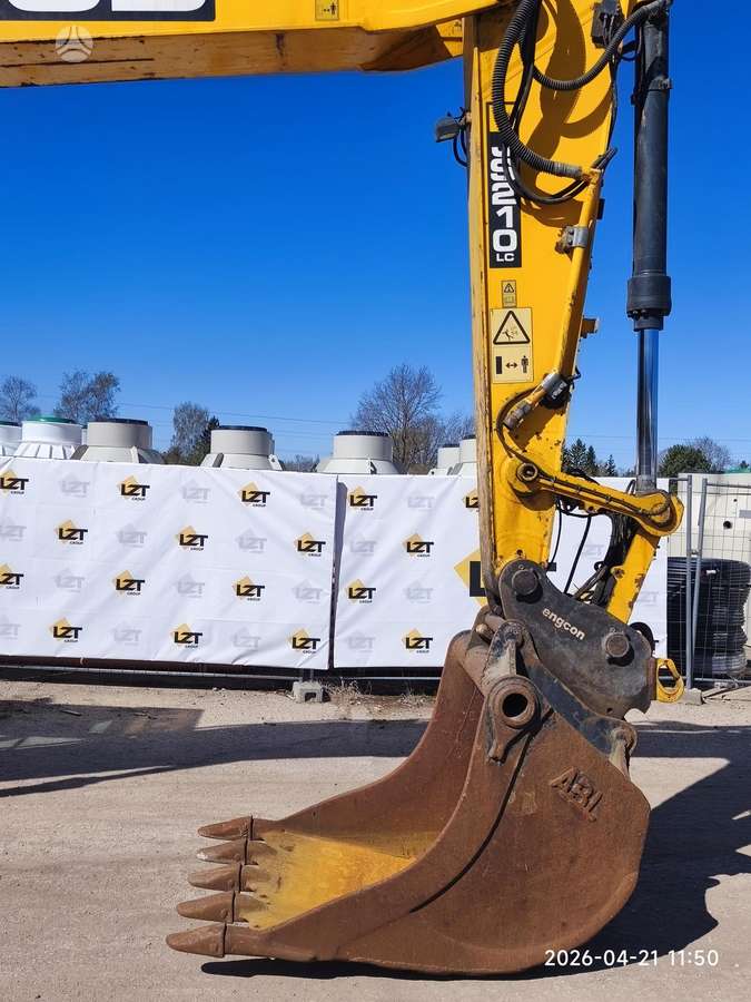 JCB JS210LC, excavator