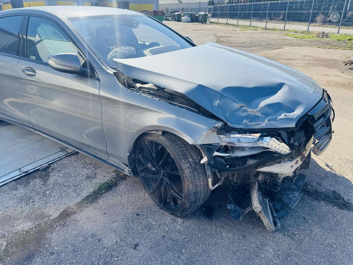 Mercedes-Benz S500 по частям
