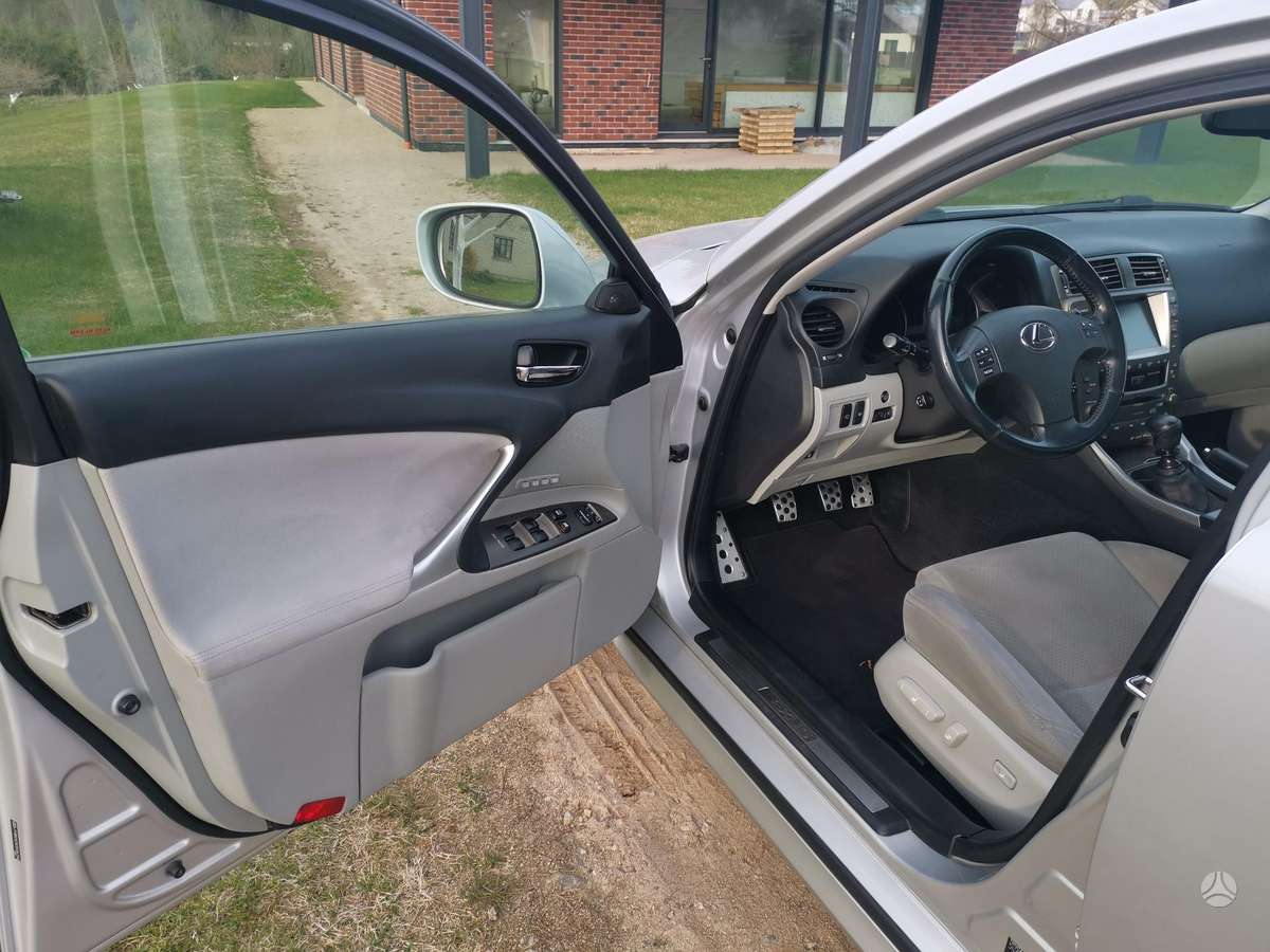 Lexus IS 220, 2.2 l., Седан