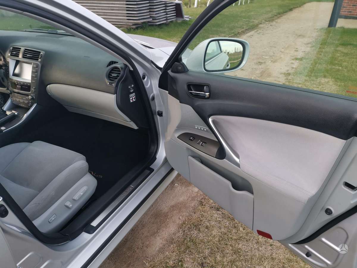 Lexus IS 220, 2.2 l., Седан