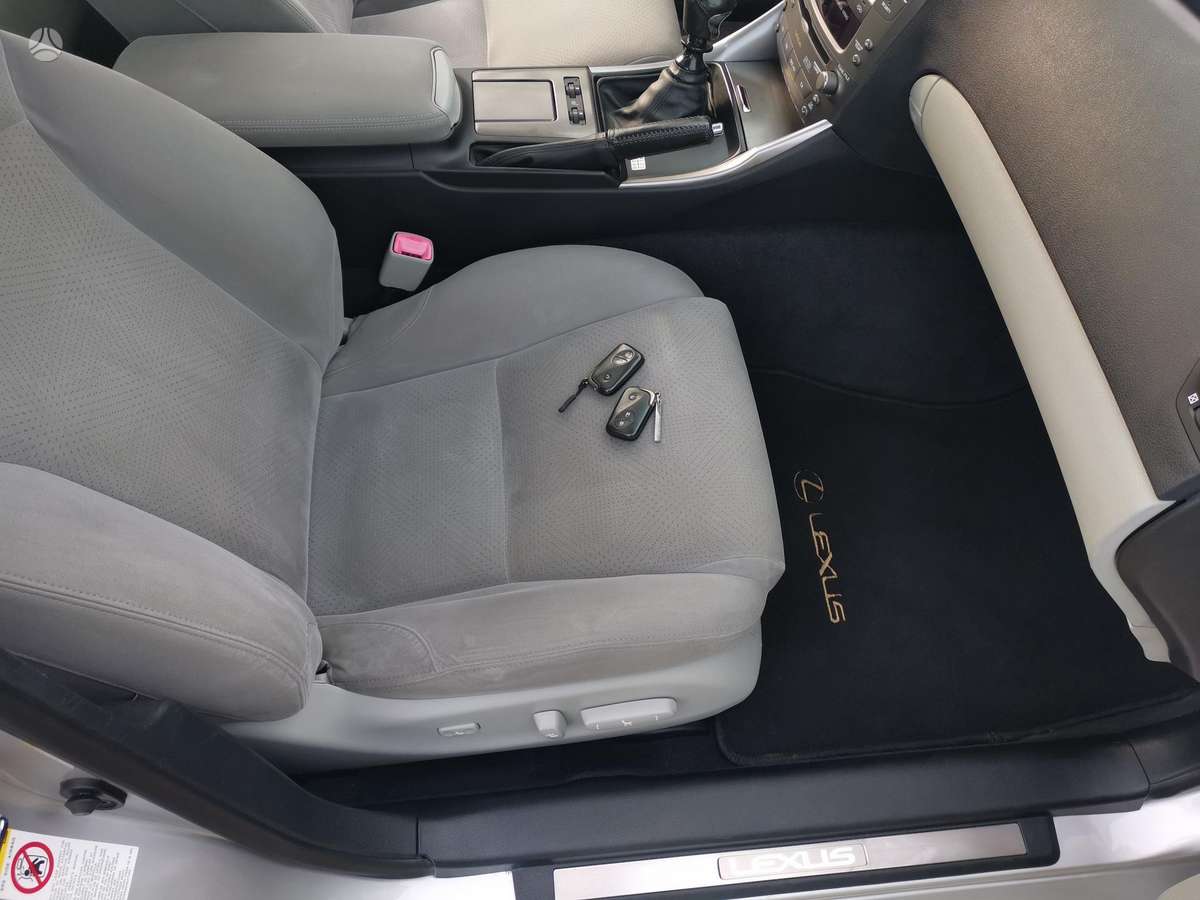 Lexus IS 220, 2.2 l., Седан