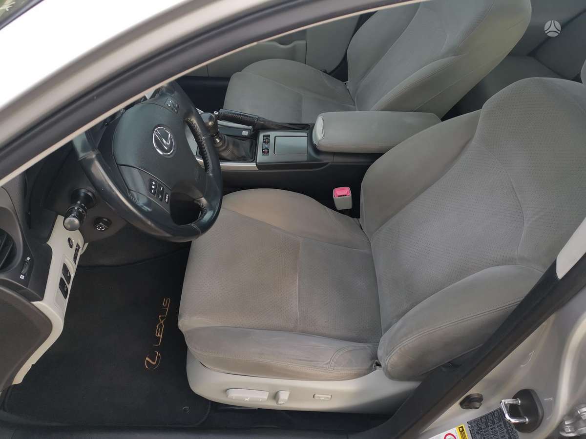 Lexus IS 220, 2.2 l., Седан