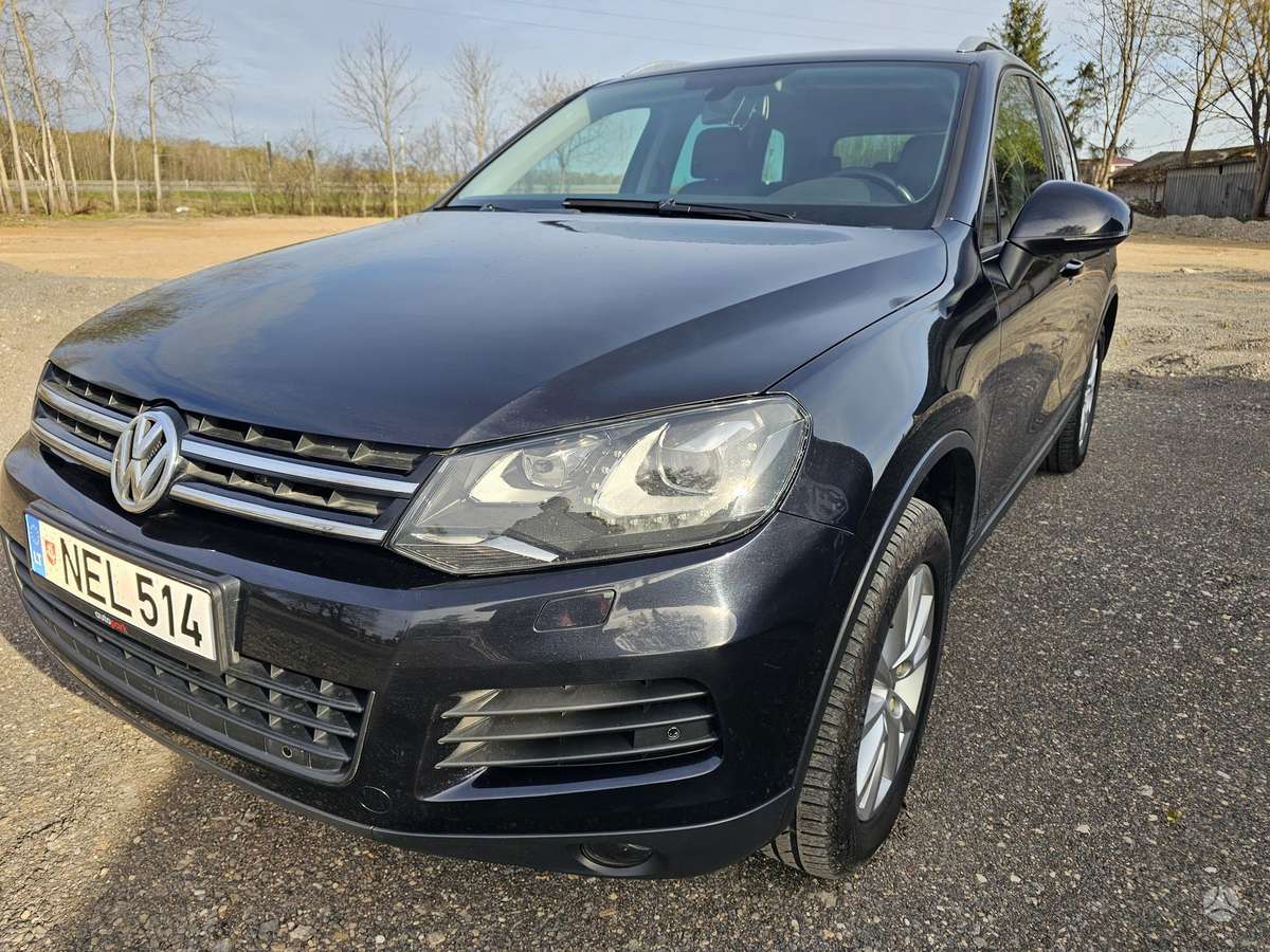 Volkswagen Touareg - 1
