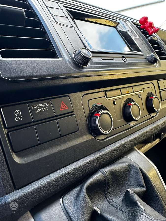 Volkswagen Transporter - 12