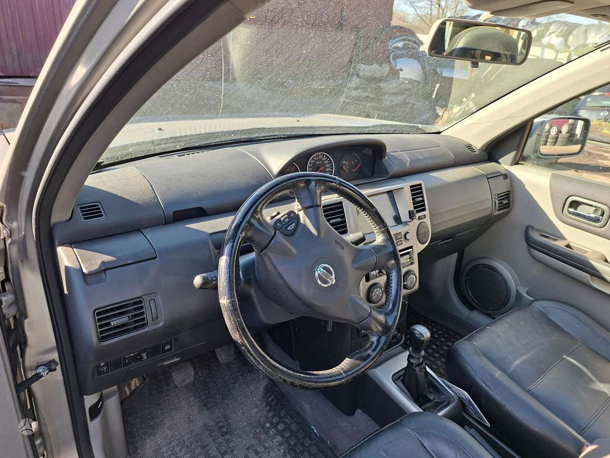 Nissan X-Trail for parts