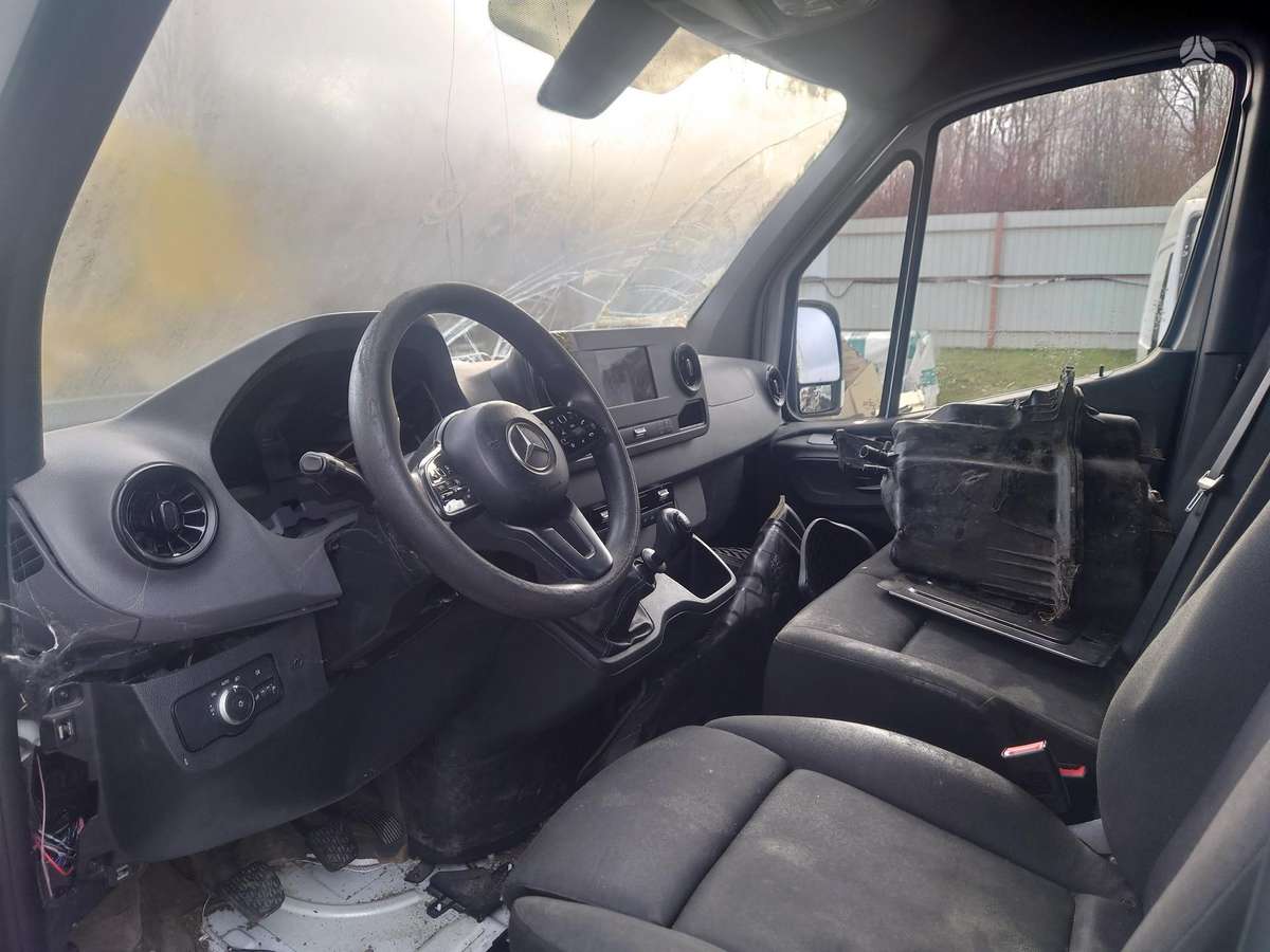 Mercedes-Benz Sprinter dalimis